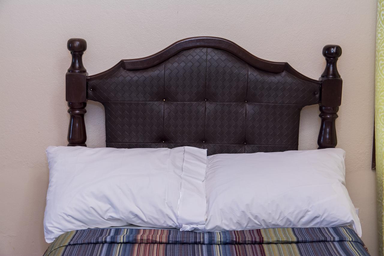 Windjammer International Cuisine & Comfort Inn Джорджтаун Екстер'єр фото