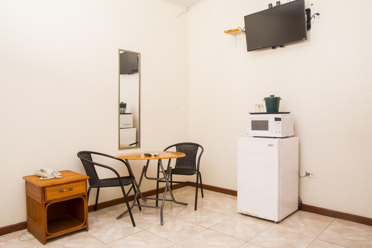 Windjammer International Cuisine & Comfort Inn Джорджтаун Екстер'єр фото