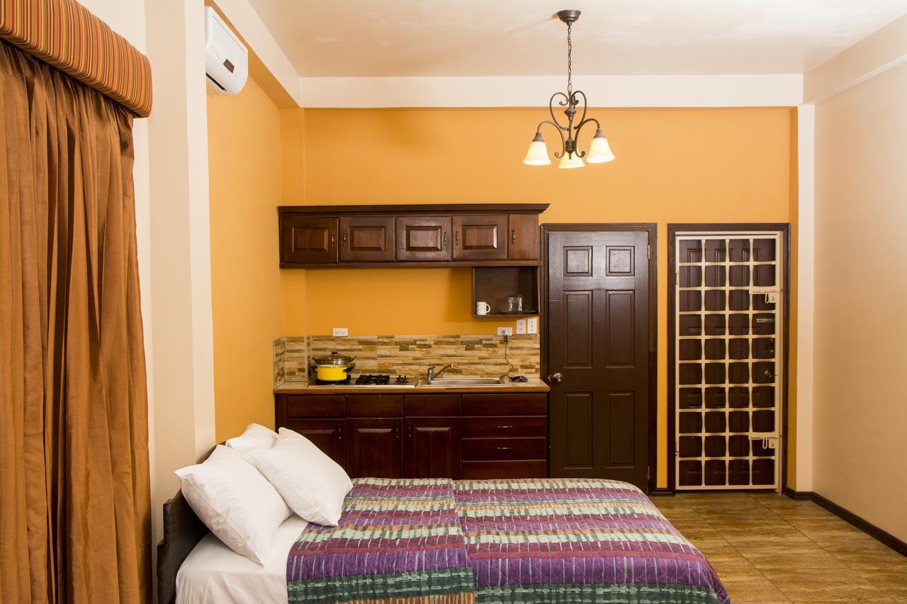 Windjammer International Cuisine & Comfort Inn Джорджтаун Екстер'єр фото