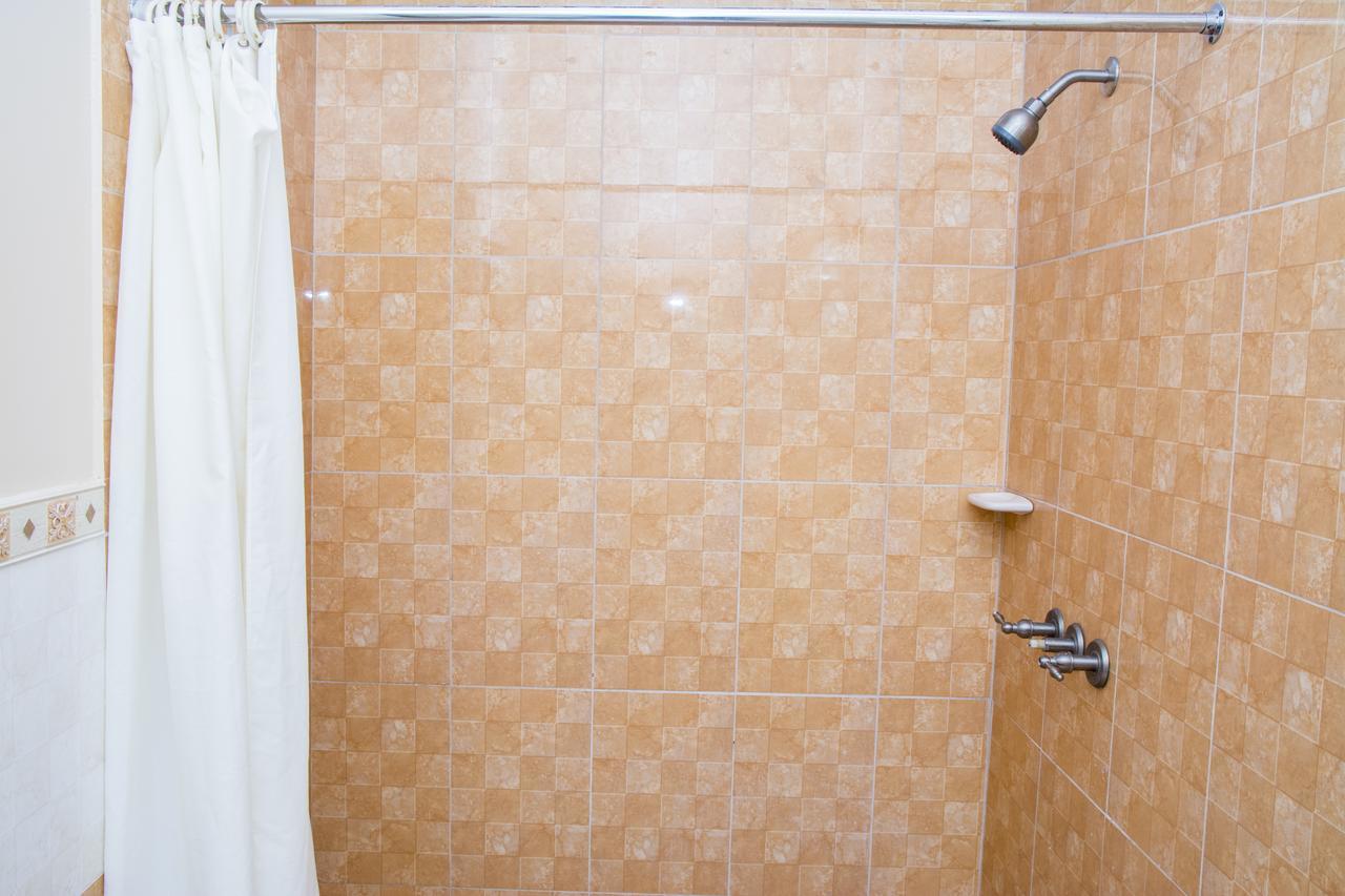 Windjammer International Cuisine & Comfort Inn Джорджтаун Екстер'єр фото