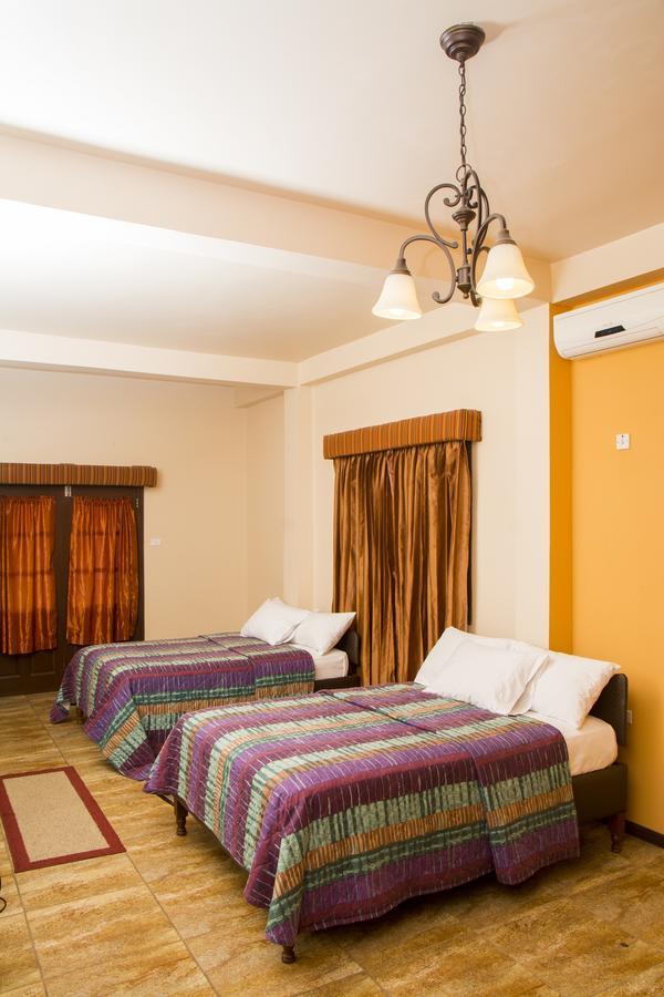 Windjammer International Cuisine & Comfort Inn Джорджтаун Екстер'єр фото