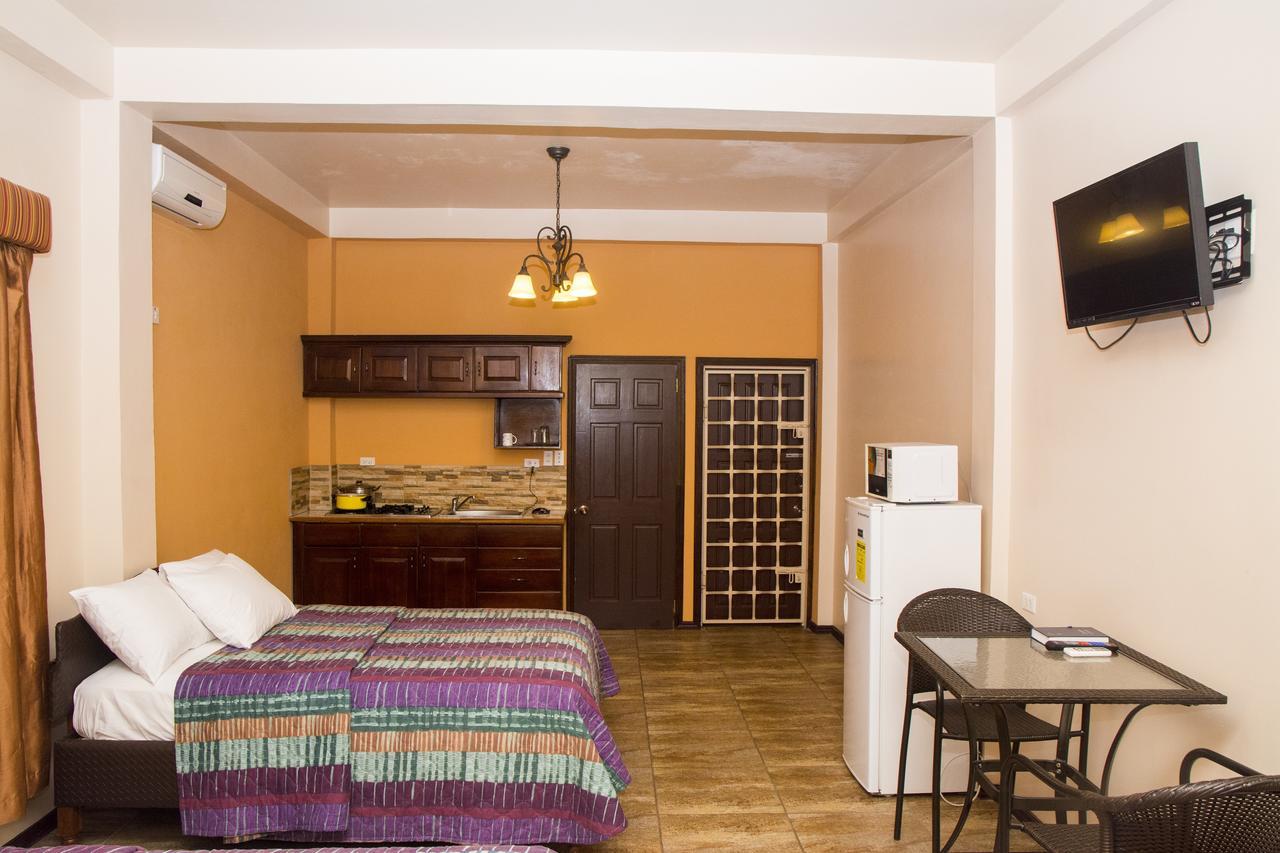 Windjammer International Cuisine & Comfort Inn Джорджтаун Екстер'єр фото