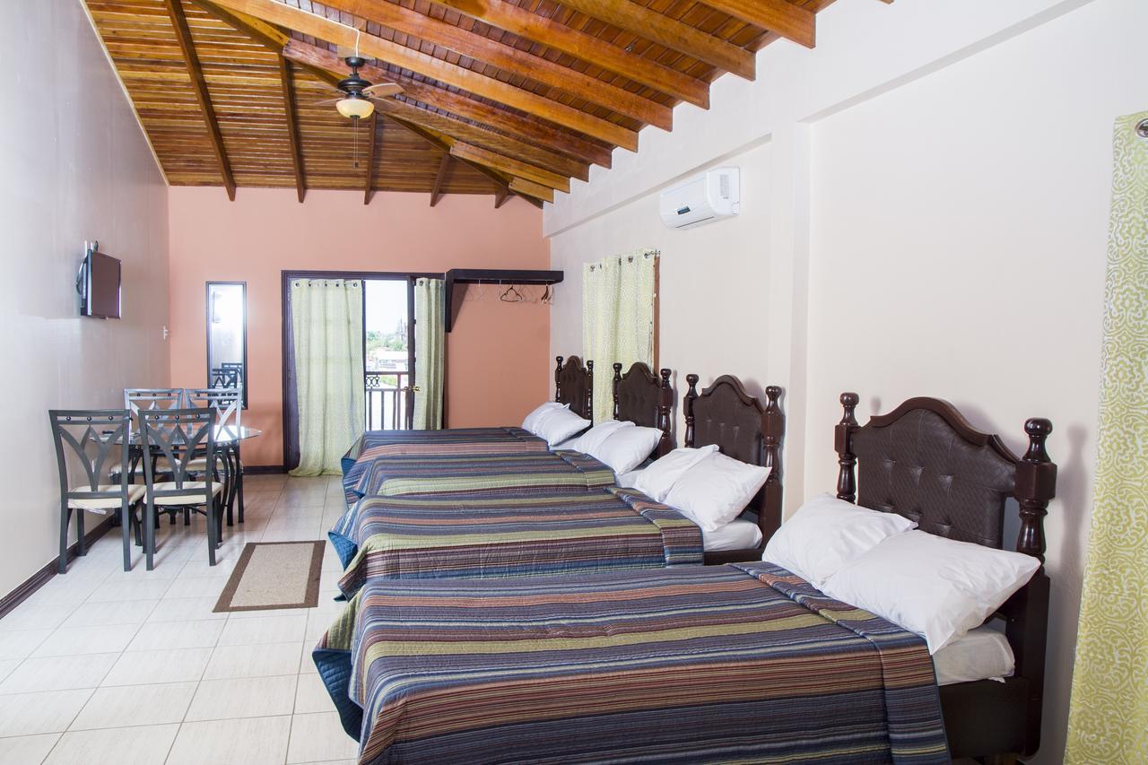 Windjammer International Cuisine & Comfort Inn Джорджтаун Екстер'єр фото