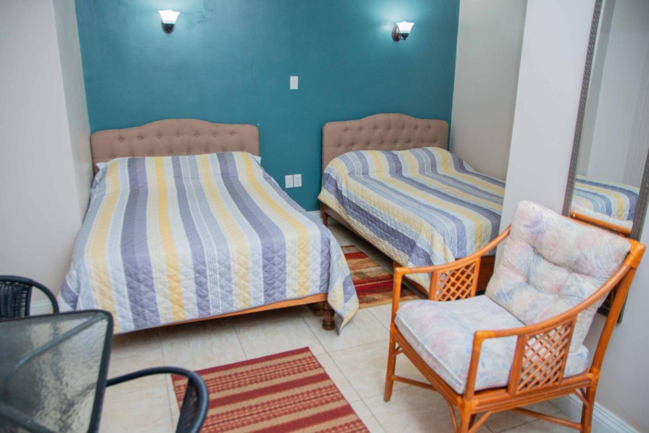 Windjammer International Cuisine & Comfort Inn Джорджтаун Екстер'єр фото